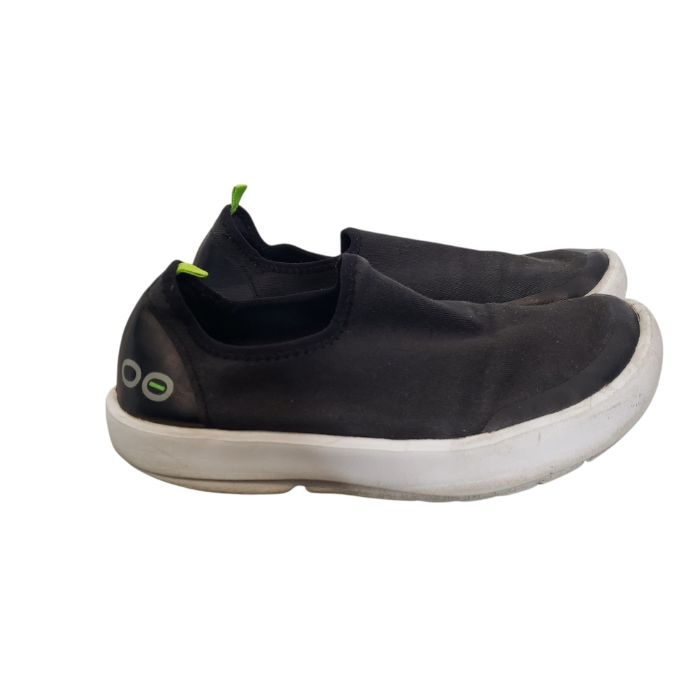 OOFOS OOmg eeZee White/Black Women's Size 8‎
